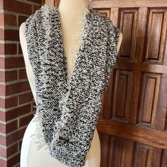 Collection eighteen Infinity Loop Scarf NWT - Picture 1 of 3